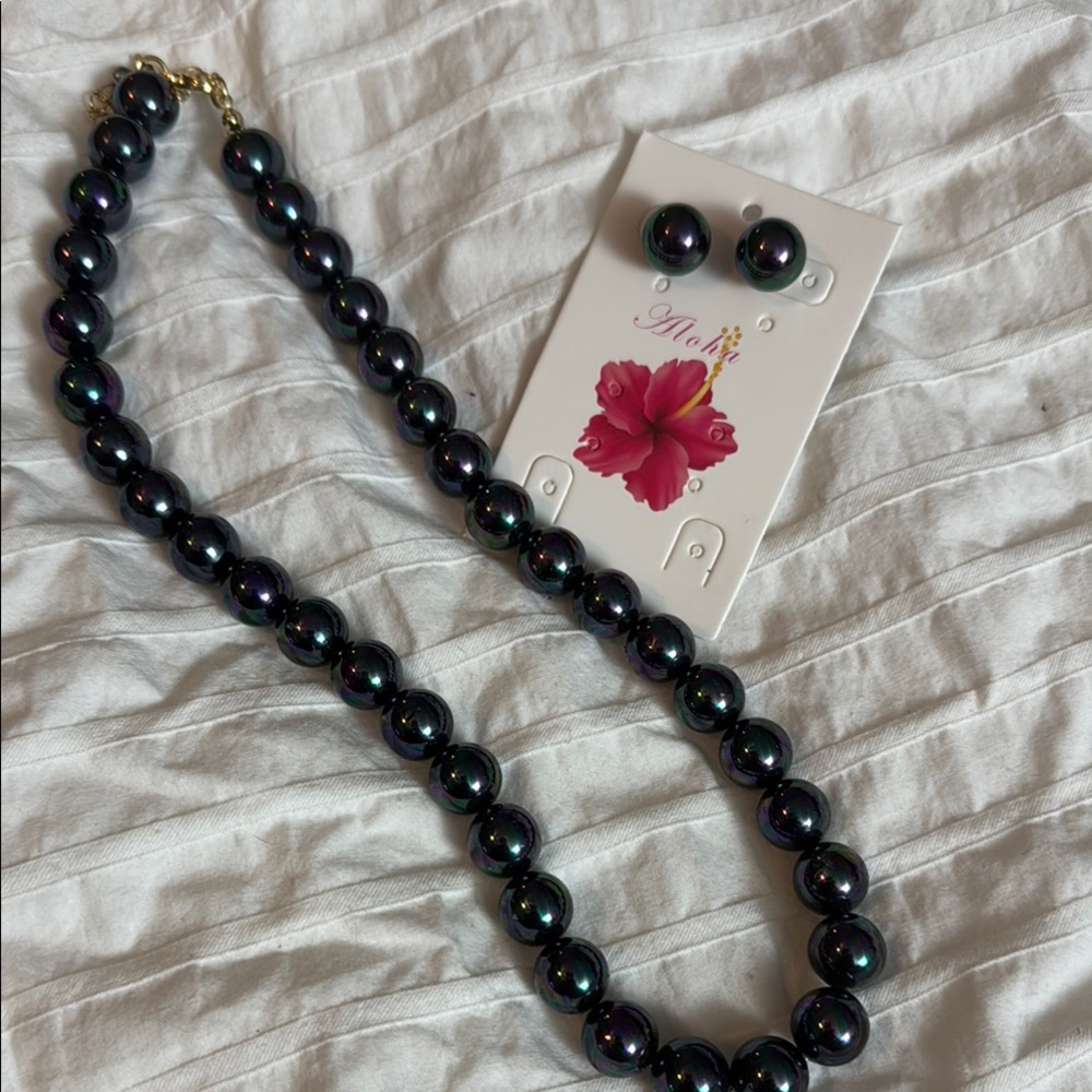 Elegant Black Pearl Necklace and Earring Set